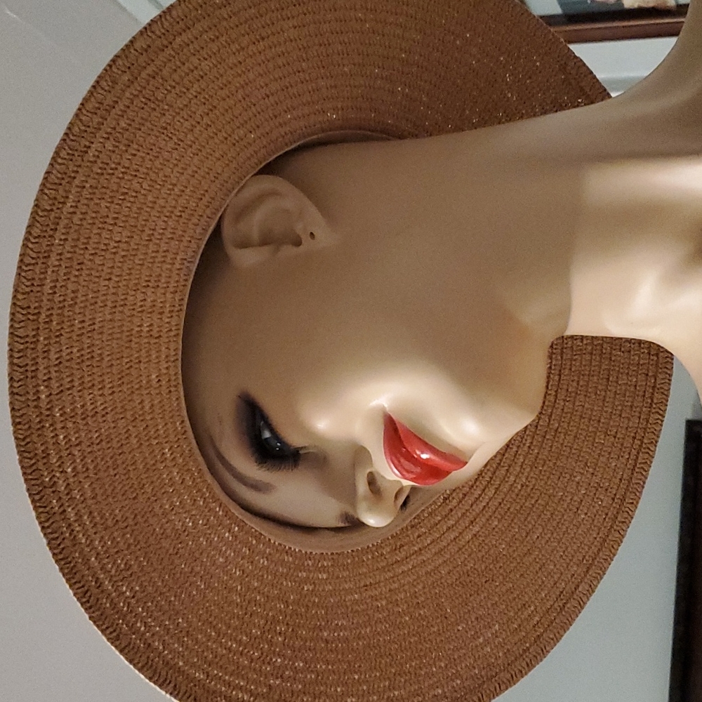 Woman hat - Picture 3 of 3